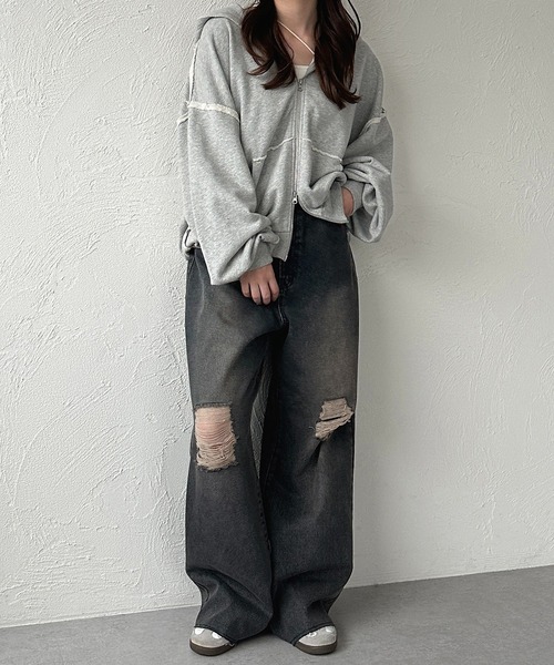 apres jour mignon(アプレジュールミニョン)の「ダメージデニムパンツ(デニムパンツ・レディース・ブラック/ライトブルー/ブルー・X-LARGE/LARGE/MEDIUM/SMALL)」の5枚目の写真