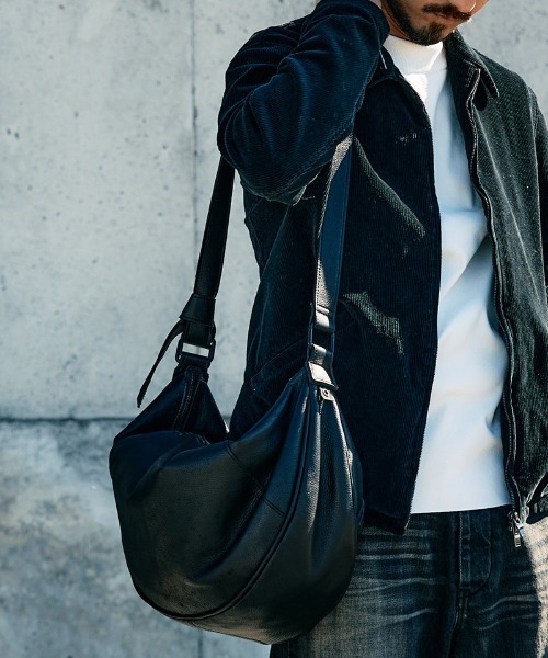 wjk(ダヴルジェイケイ)の「mko12770-big crescent moon bag ショルダーバッグ(ショルダーバッグ・メンズ・ブラック・FREE)」の16枚目の写真