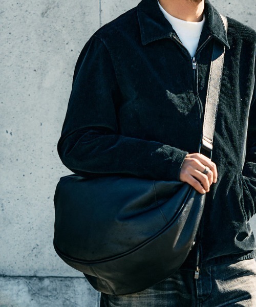 wjk(ダヴルジェイケイ)の「mko12770-big crescent moon bag ショルダーバッグ(ショルダーバッグ・メンズ・ブラック・FREE)」の15枚目の写真