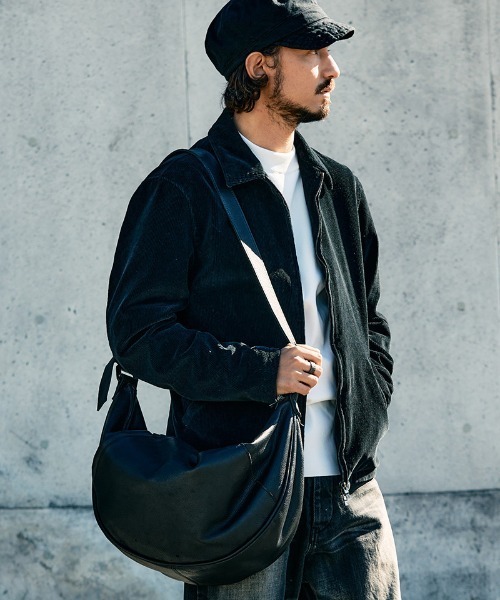 wjk(ダヴルジェイケイ)の「mko12770-big crescent moon bag ショルダーバッグ(ショルダーバッグ・メンズ・ブラック・FREE)」の13枚目の写真