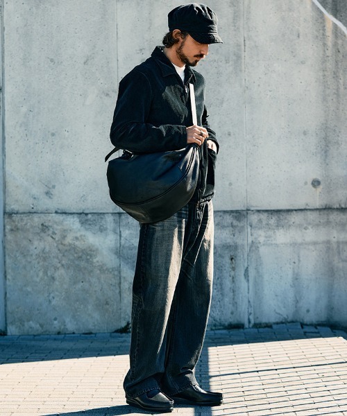 wjk(ダヴルジェイケイ)の「mko12770-big crescent moon bag ショルダーバッグ(ショルダーバッグ・メンズ・ブラック・FREE)」の10枚目の写真