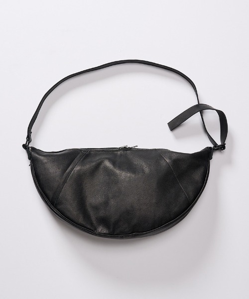 wjk(ダヴルジェイケイ)の「mko12770-big crescent moon bag ショルダーバッグ(ショルダーバッグ・メンズ・ブラック・FREE)」の9枚目の写真