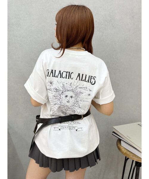 EVRIS(エヴリス)の「ヴィンテージライクSUNNY BIG Tシャツ(Tシャツ/カットソー・レディース・ホワイト/カーキ/ブラック・FREE)」の1枚目の写真