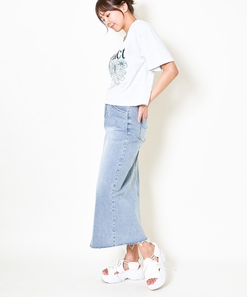 GORGE（ゴージ）の「《花刺しゅう×配色ステッチ》レディース グラフィックTシャツ カジュアル 春夏秋（Tシャツ/カットソー・レディース・レッド/オフホワイト/オートミール/ネイビー/チャコール/ブラウン・F）」の14枚目の写真