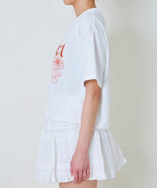 GORGE（ゴージ）の「《花刺しゅう×配色ステッチ》レディース グラフィックTシャツ カジュアル 春夏秋（Tシャツ/カットソー・レディース・レッド/オフホワイト/オートミール/ネイビー/チャコール/ブラウン・F）」の11枚目の写真