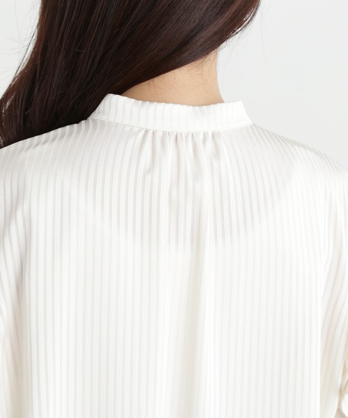 N.(N. Natural Beauty Basic)(エヌエヌナチュラルビューティーベーシック)の「ラッフルスリーブブラウス(シャツ/ブラウス・レディース・オフホワイト/ブルー/ブラウン・MEDIUM)」の14枚目の写真