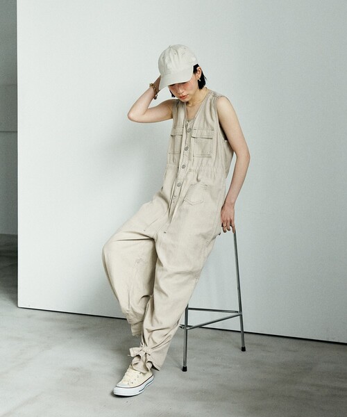 SOMETHING（サムシング）の「SOMETHING × FREAK'S STORE/サムシング 別注 Summer 3pockets Combinaison /サマー 3ポケットコンビネゾン/サロペット/デニムコンビネゾン/レーヨンリネンコンビネゾン（つなぎ/オールインワン・レディース・ネイビー/ベージュ/バーガンディー・SMALL/MEDIUM）」の4枚目の写真