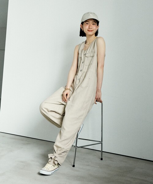 SOMETHING（サムシング）の「SOMETHING × FREAK'S STORE/サムシング 別注 Summer 3pockets Combinaison /サマー 3ポケットコンビネゾン/サロペット/デニムコンビネゾン/レーヨンリネンコンビネゾン（つなぎ/オールインワン・レディース・ネイビー/ベージュ/バーガンディー・SMALL/MEDIUM）」の5枚目の写真