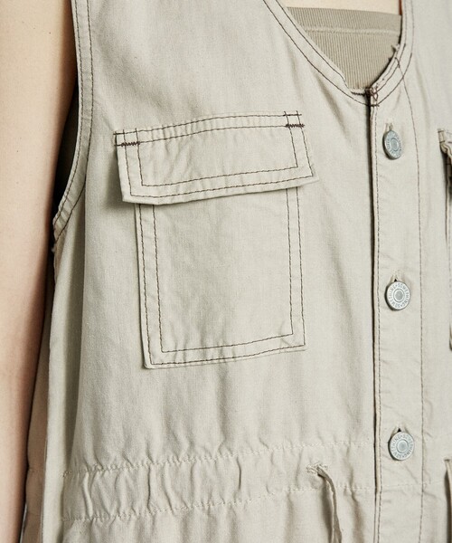 SOMETHING（サムシング）の「SOMETHING × FREAK'S STORE/サムシング 別注 Summer 3pockets Combinaison /サマー 3ポケットコンビネゾン/サロペット/デニムコンビネゾン/レーヨンリネンコンビネゾン（つなぎ/オールインワン・レディース・ネイビー/ベージュ/バーガンディー・SMALL/MEDIUM）」の13枚目の写真