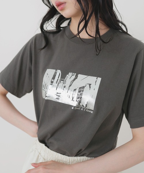 LIAN(リアン)の「シルバー箔プリントコンパクトT(Tシャツ/カットソー・レディース・オフホワイト/ブラック/チャコールグレー・FREE)」の3枚目の写真