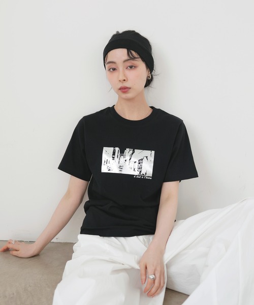 LIAN(リアン)の「シルバー箔プリントコンパクトT(Tシャツ/カットソー・レディース・オフホワイト/ブラック/チャコールグレー・FREE)」の2枚目の写真