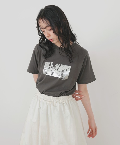 LIAN(リアン)の「シルバー箔プリントコンパクトT(Tシャツ/カットソー・レディース・オフホワイト/ブラック/チャコールグレー・FREE)」の5枚目の写真