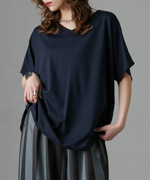 Soiunique（スワユニーク）の「【接触冷感】ゆったりＶネック半袖Ｔシャツ［Soiunique］（Tシャツ/カットソー・レディース・カーキ/ネイビー/ブルー・S～Ｍ/L～LL）」の3枚目の写真