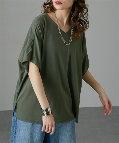 Soiunique（スワユニーク）の「【接触冷感】ゆったりＶネック半袖Ｔシャツ［Soiunique］（Tシャツ/カットソー・レディース・カーキ/ネイビー/ブルー・S～Ｍ/L～LL）」の2枚目の写真