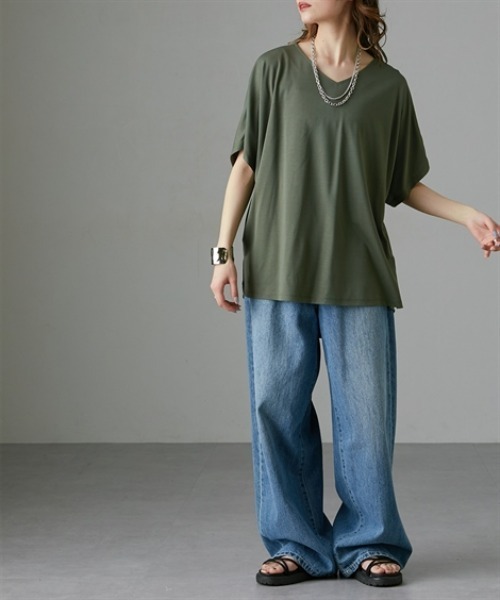 Soiunique（スワユニーク）の「【接触冷感】ゆったりＶネック半袖Ｔシャツ［Soiunique］（Tシャツ/カットソー・レディース・カーキ/ネイビー/ブルー・S～Ｍ/L～LL）」の6枚目の写真