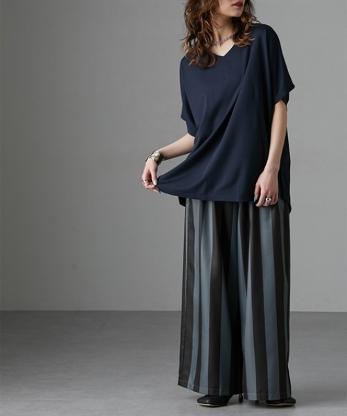 Soiunique（スワユニーク）の「【接触冷感】ゆったりＶネック半袖Ｔシャツ［Soiunique］（Tシャツ/カットソー・レディース・カーキ/ネイビー/ブルー・S～Ｍ/L～LL）」の20枚目の写真