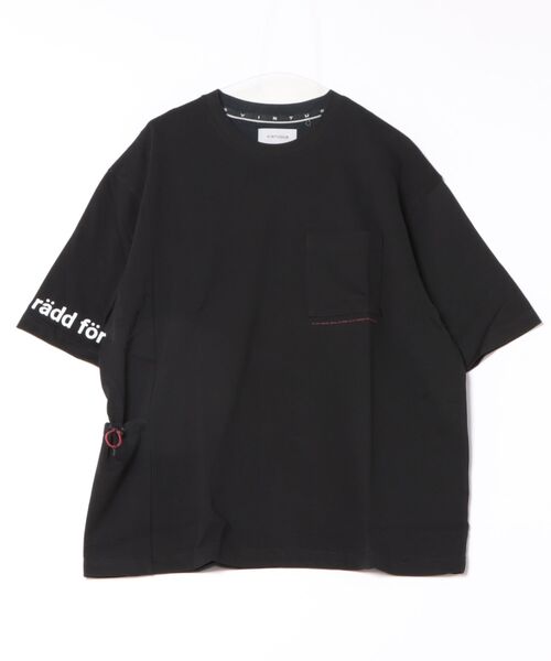 VIRTUOUS(バーチャス)の「【VIRTUOUS/バーチャス】サイドポケットバッグプリント半袖Tシャツ(Tシャツ/カットソー・メンズ・ホワイト/ブラック・X-LARGE/LARGE/MEDIUM)」の1枚目の写真