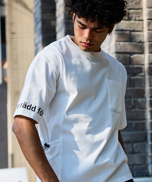 VIRTUOUS(バーチャス)の「【VIRTUOUS/バーチャス】サイドポケットバッグプリント半袖Tシャツ(Tシャツ/カットソー・メンズ・ホワイト/ブラック・X-LARGE/LARGE/MEDIUM)」の2枚目の写真