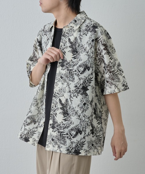 COLONY 2139（コロニートゥーワンスリーナイン）の「アーティフラワー半袖シャツ（シャツ/ブラウス・メンズ・ホワイト/ブラック・MEDIUM/LARGE）」の4枚目の写真