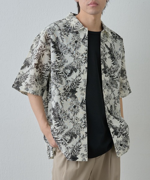 COLONY 2139（コロニートゥーワンスリーナイン）の「アーティフラワー半袖シャツ（シャツ/ブラウス・メンズ・ホワイト/ブラック・MEDIUM/LARGE）」の3枚目の写真