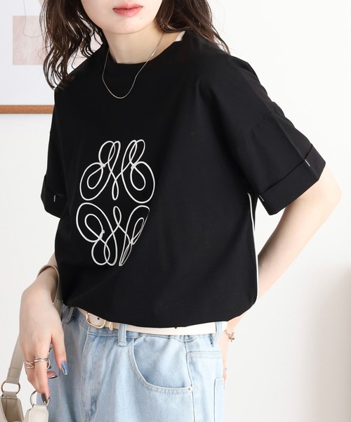 Anna Nicola(アンナニコラ)の「Anna Nicola モチーフ刺繍半袖Tシャツ(Tシャツ/カットソー・レディース・グレイッシュベージュ/ブラック/オフホワイト・38)」の1枚目の写真