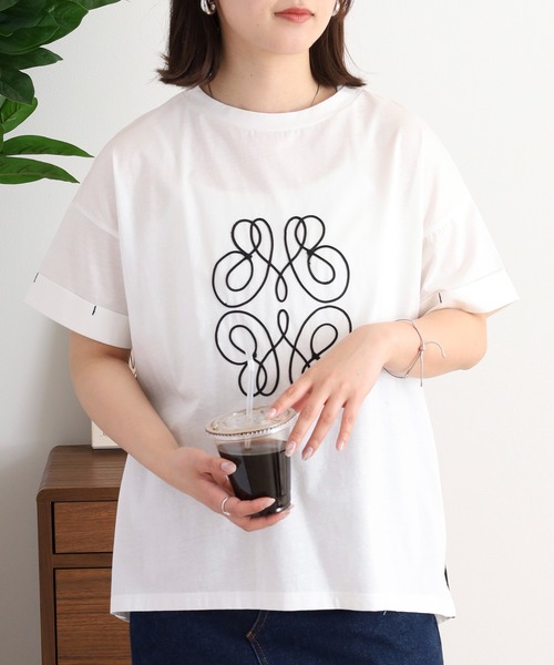 Anna Nicola(アンナニコラ)の「Anna Nicola モチーフ刺繍半袖Tシャツ(Tシャツ/カットソー・レディース・グレイッシュベージュ/ブラック/オフホワイト・38)」の5枚目の写真
