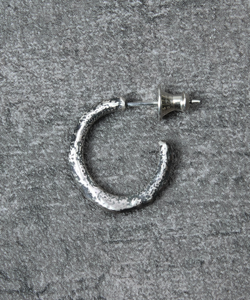 GILD(ギルド)の「GILD ギルド / Large atypical hoop pierced earring シルバー925エイティピカルフープピアス 片耳用 / G251-PC02(ピアス(片耳用)・メンズ・シルバー/プラチナム/ゴールド・FREE)」の5枚目の写真