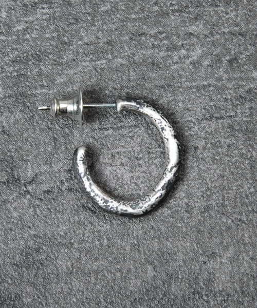 GILD(ギルド)の「GILD ギルド / Large atypical hoop pierced earring シルバー925エイティピカルフープピアス 片耳用 / G251-PC02(ピアス(片耳用)・メンズ・シルバー/プラチナム/ゴールド・FREE)」の6枚目の写真