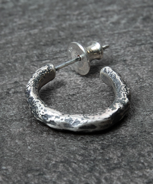 GILD(ギルド)の「GILD ギルド / Large atypical hoop pierced earring シルバー925エイティピカルフープピアス 片耳用 / G251-PC02(ピアス(片耳用)・メンズ・シルバー/プラチナム/ゴールド・FREE)」の7枚目の写真