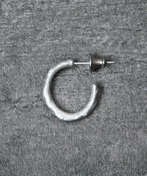 GILD(ギルド)の「GILD ギルド / Large atypical hoop pierced earring シルバー925エイティピカルフープピアス 片耳用 / G251-PC02(ピアス(片耳用)・メンズ・シルバー/プラチナム/ゴールド・FREE)」の11枚目の写真