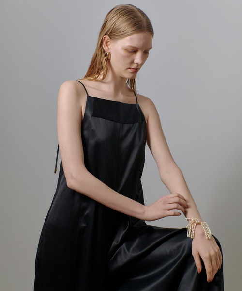 allureville(アルアバイル)の「ドビークロスフレアオールインワン(つなぎ/オールインワン・レディース・ブラック・1/2)」の5枚目の写真