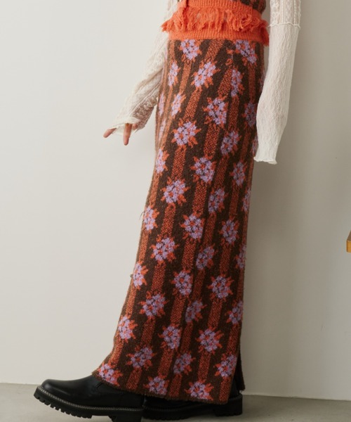 Unitage(ユニテージ)の「ブークレ総柄ジャガードニットスカート(スカート・レディース・グリーン/ブラウン/ボルドー・FREE)」の16枚目の写真