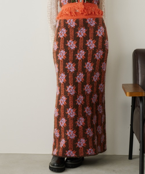 Unitage(ユニテージ)の「ブークレ総柄ジャガードニットスカート(スカート・レディース・グリーン/ブラウン/ボルドー・FREE)」の13枚目の写真