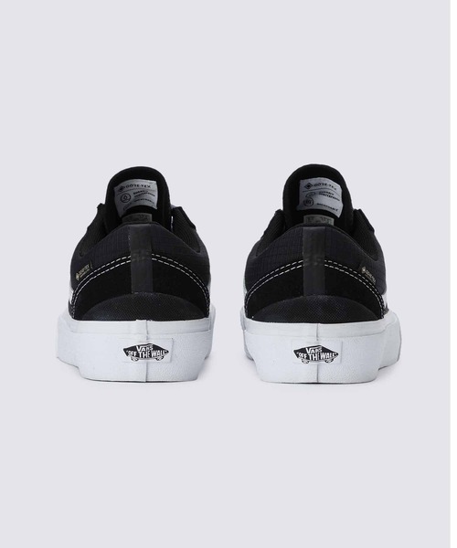 VANS（バンズ）の「オールドスクール GORE-TEX（スニーカー・メンズ・ブラック×ホワイト・11/6/8/10/9/8.5/7.5/5.5/12/9.5/10.5/11.5/6.5/5/7/4/4.5）」の4枚目の写真