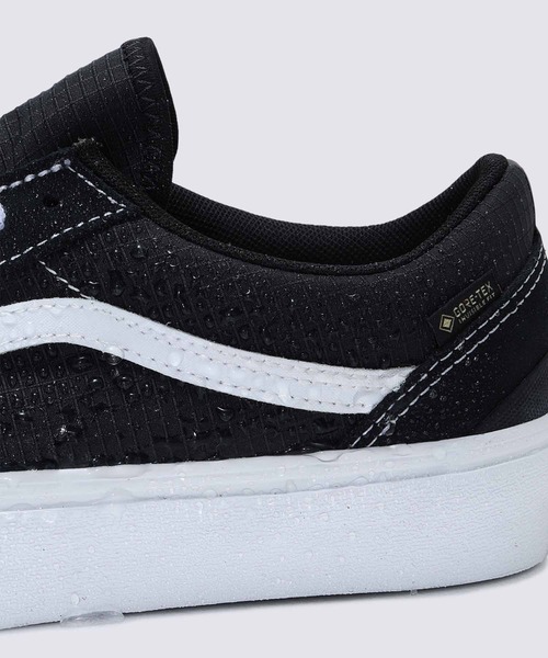 VANS（バンズ）の「オールドスクール GORE-TEX（スニーカー・メンズ・ブラック×ホワイト・11/6/8/10/9/8.5/7.5/5.5/12/9.5/10.5/11.5/6.5/5/7/4/4.5）」の2枚目の写真