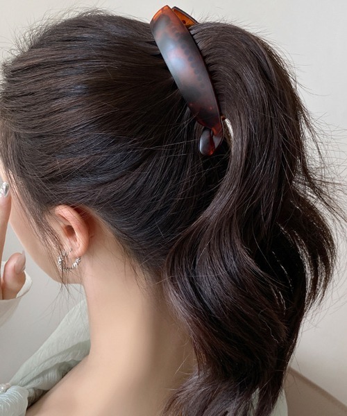 Fun & Daily（ファンアンドデイリー）の「F&D : マットカラーヘアクリップ（ヘアゴム・レディース・ブラック/ブラウン/イエロー・FREE）」の2枚目の写真