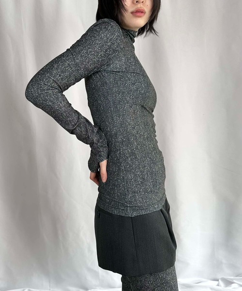 G.V.G.V.(ジーヴィージーヴィー)の「TWEED PRINTED HIGH NECK TOP(Tシャツ/カットソー・レディース・ブラック・ONE SIZE)」の2枚目の写真