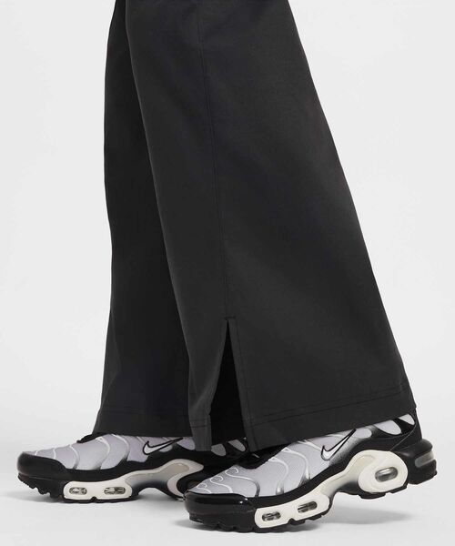 NIKE（ナイキ）の「ナイキ スポーツウェア ジュニア（ガールズ）ウーブン ワイドレッグ パンツ / Nike Sportswear Big Kids' (Girls') Woven Wide-Leg Pants HQ9401-010 Black（その他パンツ・キッズ・ブラック・130/140/150/160）」の6枚目の写真