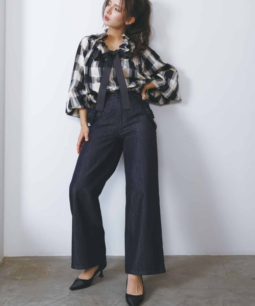 PICCIN(ピッチン)の「ポケットフリルラメデニムパンツ(デニムパンツ・レディース・ブルー・S/M)」の2枚目の写真