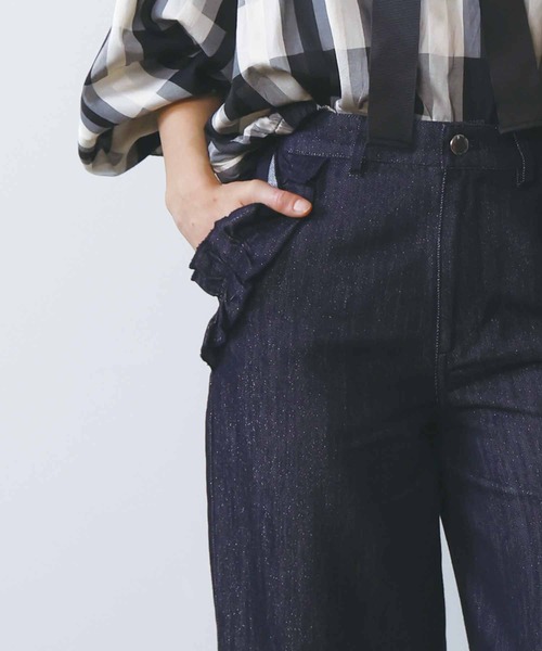 PICCIN(ピッチン)の「ポケットフリルラメデニムパンツ(デニムパンツ・レディース・ブルー・S/M)」の4枚目の写真