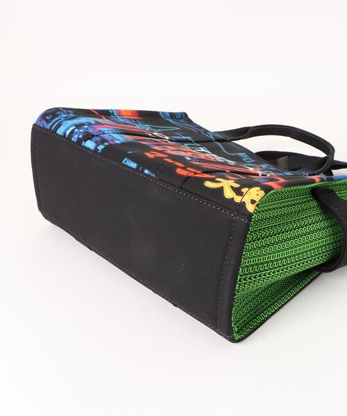 MARC JACOBS（マークジェイコブス）の「THE CITY TOTE BAG MEDIUM/ザ シティ キャンバス トート バッグ ミディアム（トートバッグ・レディース・その他・ONE SIZE）」の11枚目の写真