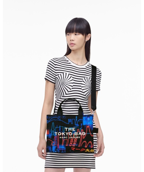 MARC JACOBS（マークジェイコブス）の「THE CITY TOTE BAG MEDIUM/ザ シティ キャンバス トート バッグ ミディアム（トートバッグ・レディース・その他・ONE SIZE）」の2枚目の写真