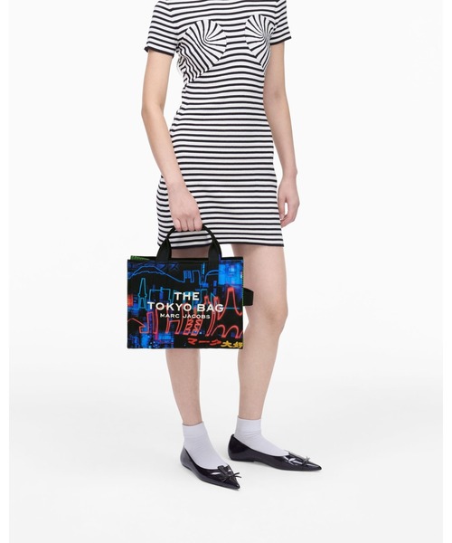 MARC JACOBS（マークジェイコブス）の「THE CITY TOTE BAG MEDIUM/ザ シティ キャンバス トート バッグ ミディアム（トートバッグ・レディース・その他・ONE SIZE）」の9枚目の写真