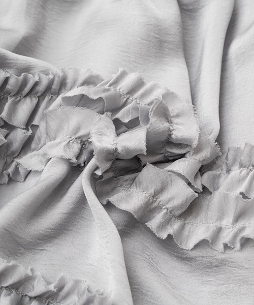 FEKETE（フェケテ）の「vintage satin mini frill dress / ヴィンテージサテンフリルミニワンピース（ワンピース・レディース・アイボリー/グレー・SMALL/LARGE/MEDIUM）」の3枚目の写真