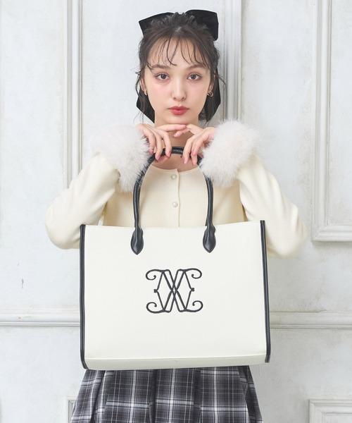 INGNI(イング)の「ロゴトートバッグ(トートバッグ・レディース・ホワイト×ブラック/ブラック系その他2/ホワイト系その他5・-)」の2枚目の写真