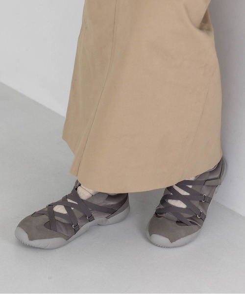 EVOL（イーボル）の「【S-LLサイズ展開・軽量】クロスストラップスニーカー IZ5890（スニーカー・レディース・グレー/レオパード/ブラック・M/S/LL/L）」の4枚目の写真