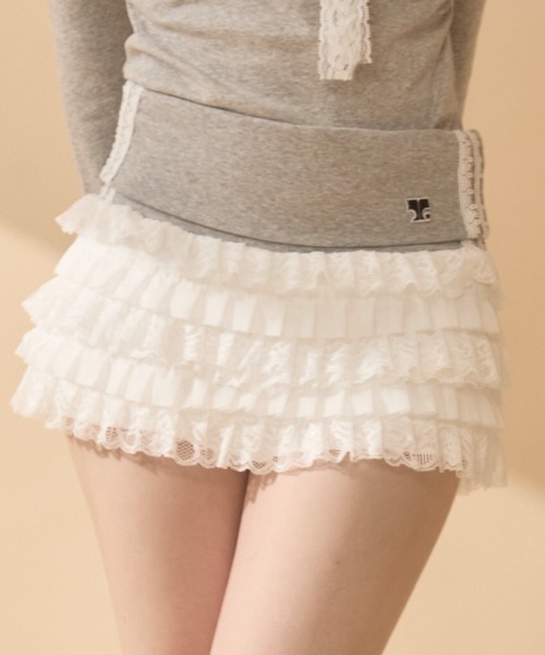 TITTY&CO.（ティティーアンドコー）の「ロゴ入りリブニットフリルスカート（スカート・レディース・グレー/ブラック・FREE）」の2枚目の写真