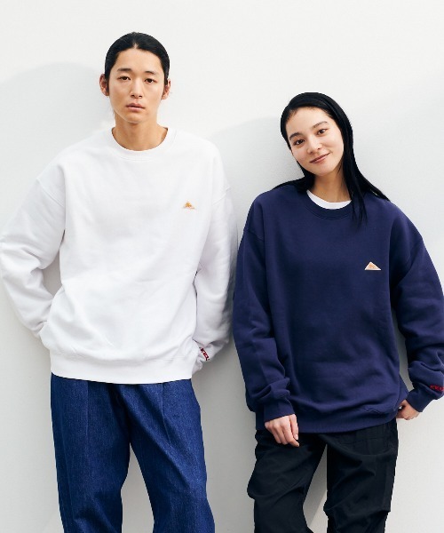 KELTY(ケルティ)の「ミニロゴクルーネックスウェット(スウェット・レディース・ベージュ/杢グレー/ブラック/ホワイト・S/MEDIUM/L/XL)」の2枚目の写真
