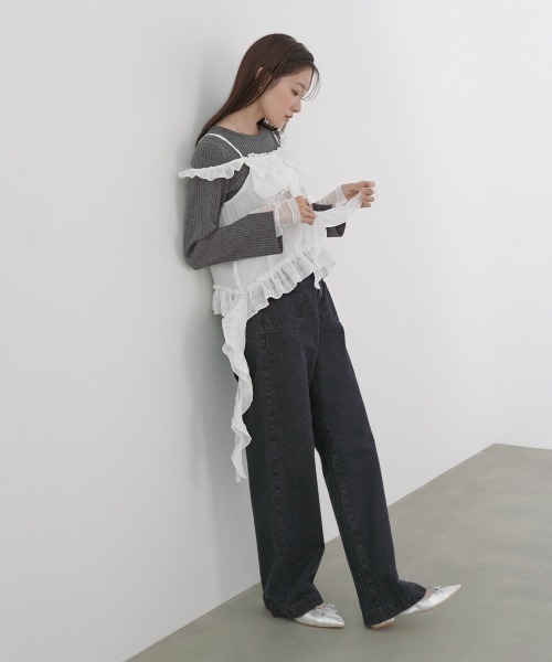 Bab(バブ)の「ラッフルフリルキャミソール(Tシャツ/カットソー・レディース・ブラック/オフホワイト・M)」の3枚目の写真