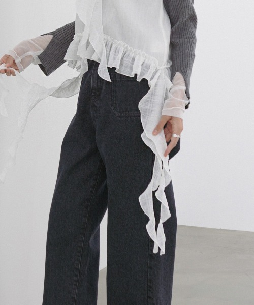 Bab(バブ)の「ラッフルフリルキャミソール(Tシャツ/カットソー・レディース・ブラック/オフホワイト・M)」の4枚目の写真